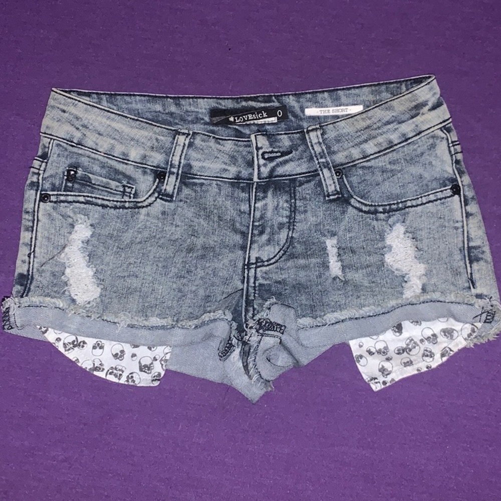 GentlyUsed Size 0 shorts skull pockets distressed